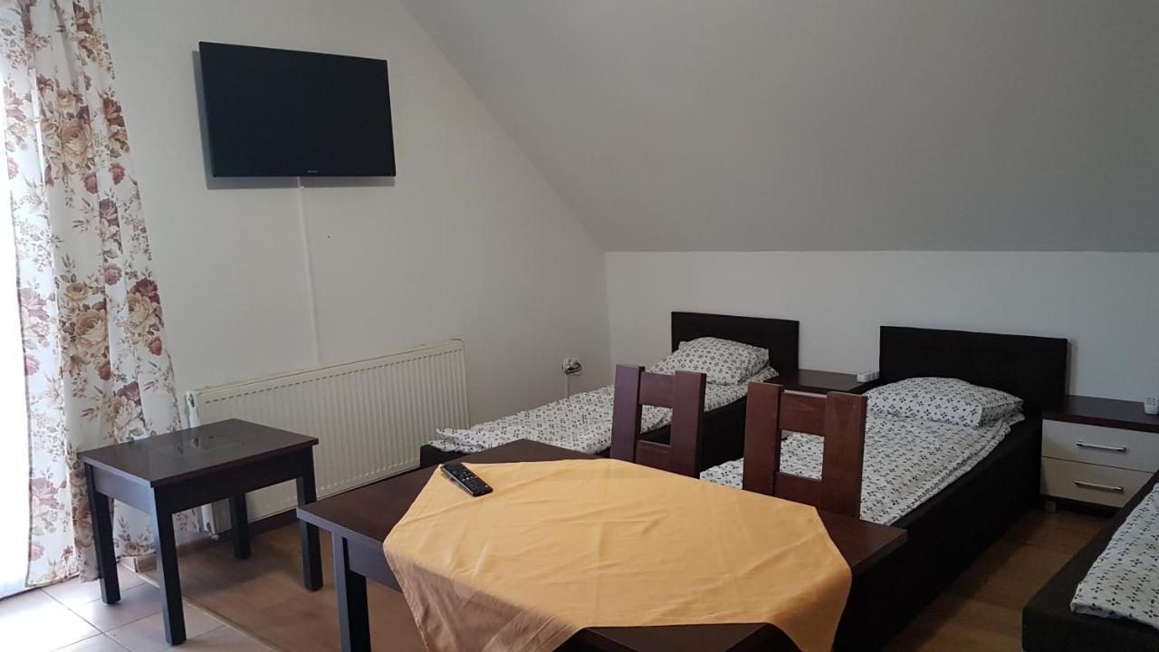 E&S_ Apartament Milicz Esterno foto