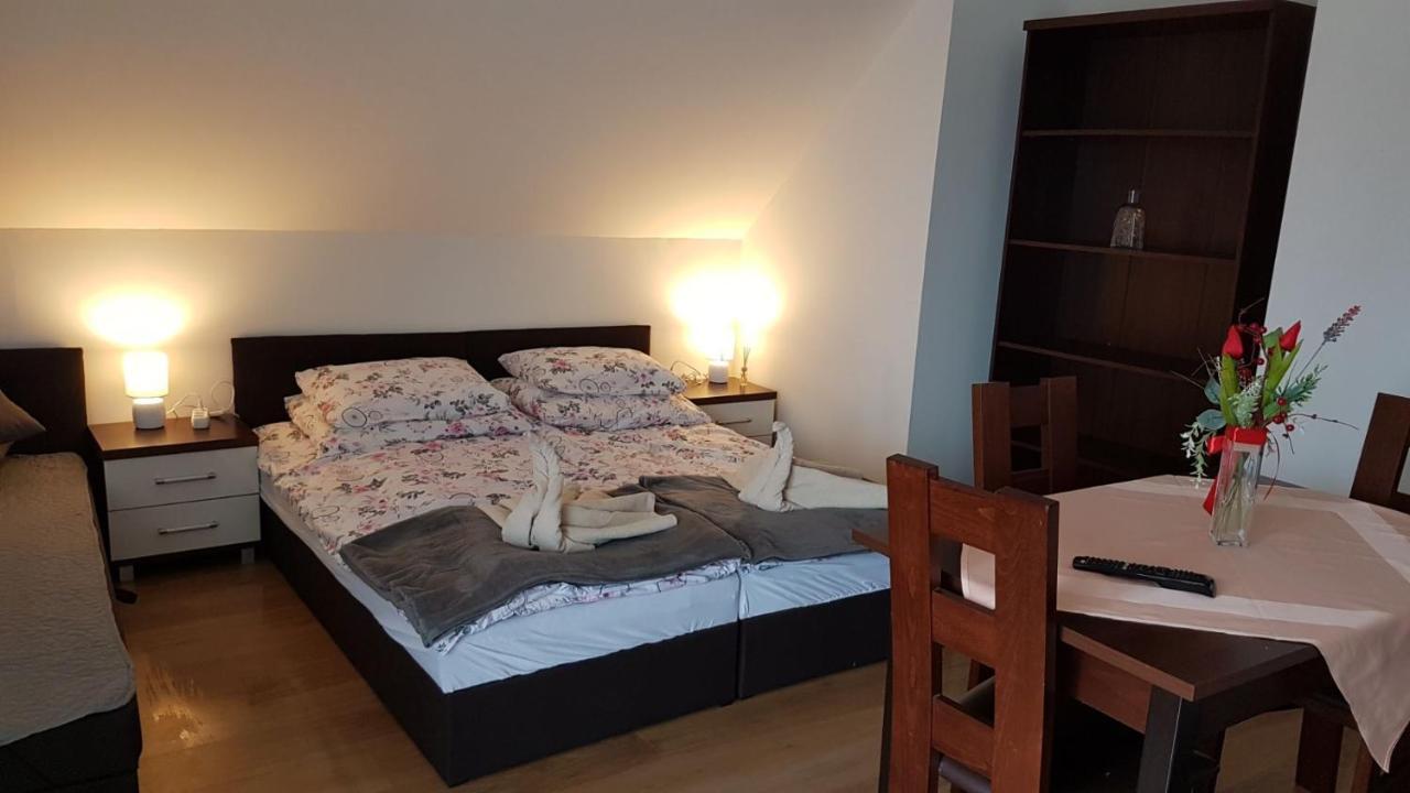 E&S_ Apartament Milicz Esterno foto