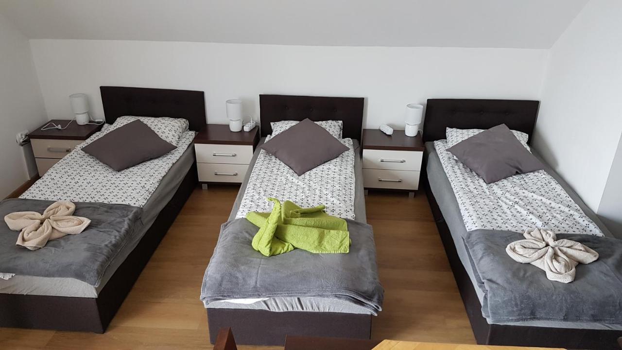 E&S_ Apartament Milicz Esterno foto