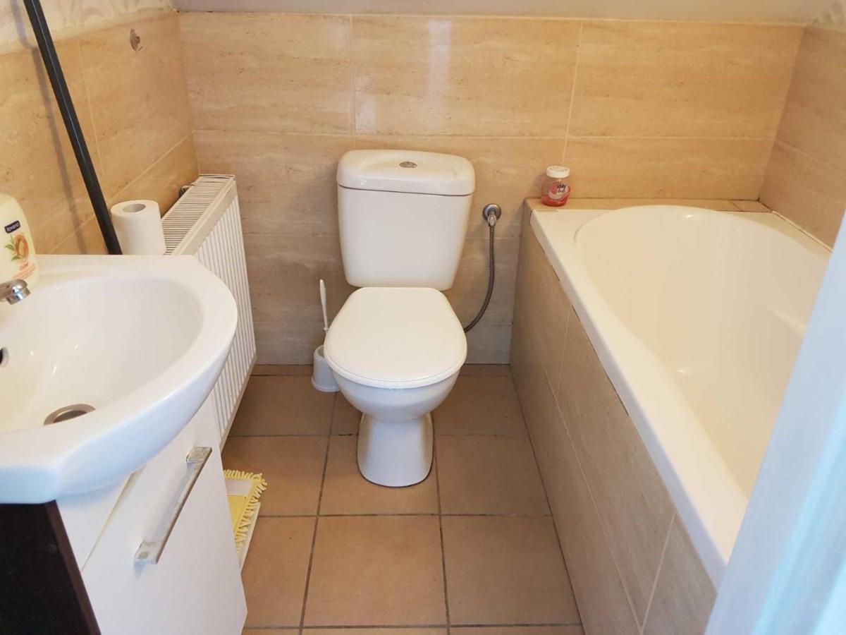 E&S_ Apartament Milicz Esterno foto